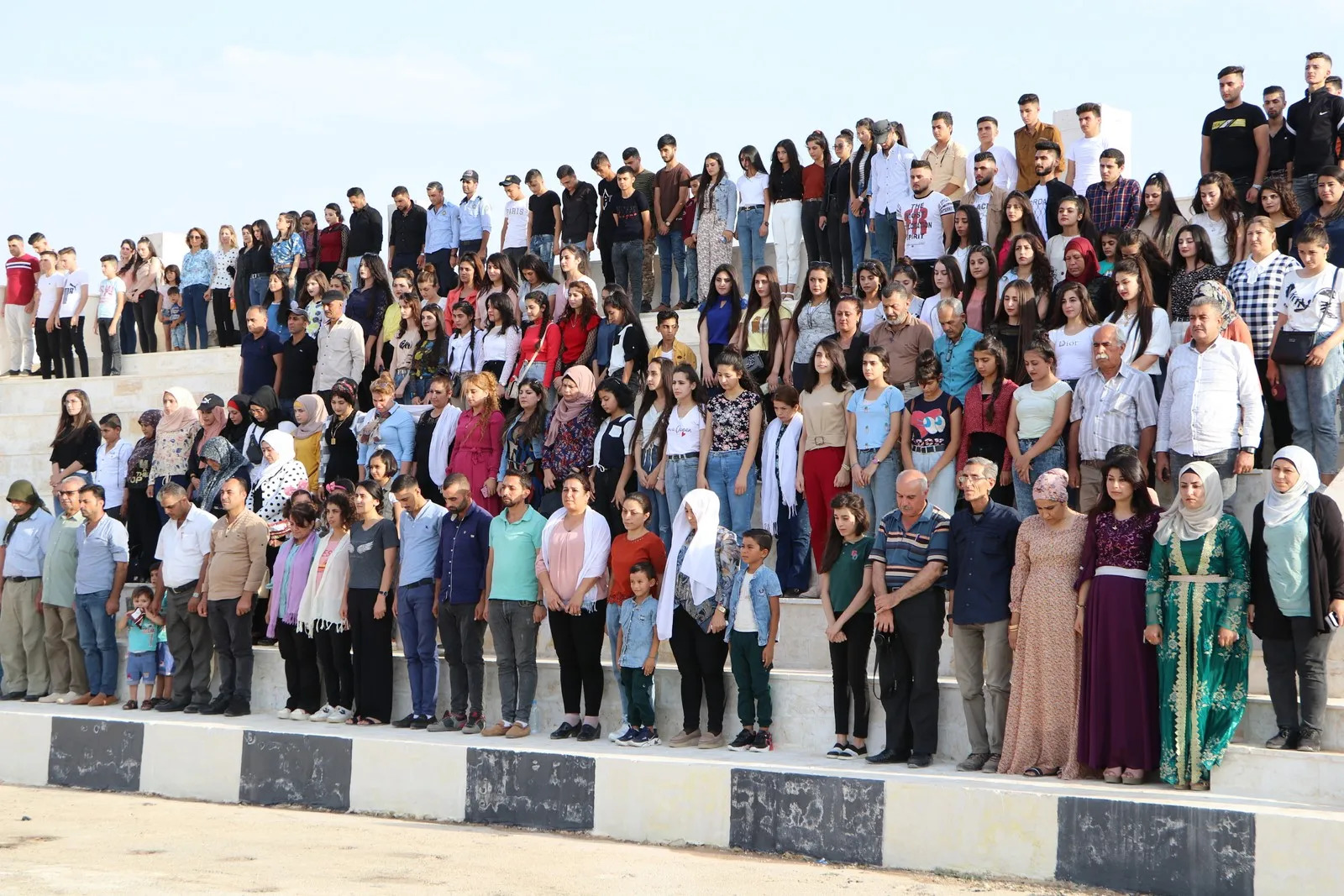 ​​​​​​​Tevî topbaranê lê xwendekarên Efrînê bi ser ketin û bawernameya xwe wergirtin