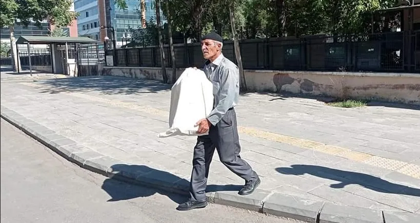 ​​​​​​​Dayikên şehîdan li ser şêwazê radestkirina cenazeyê şehîd Welat: Bêexlaqî ye