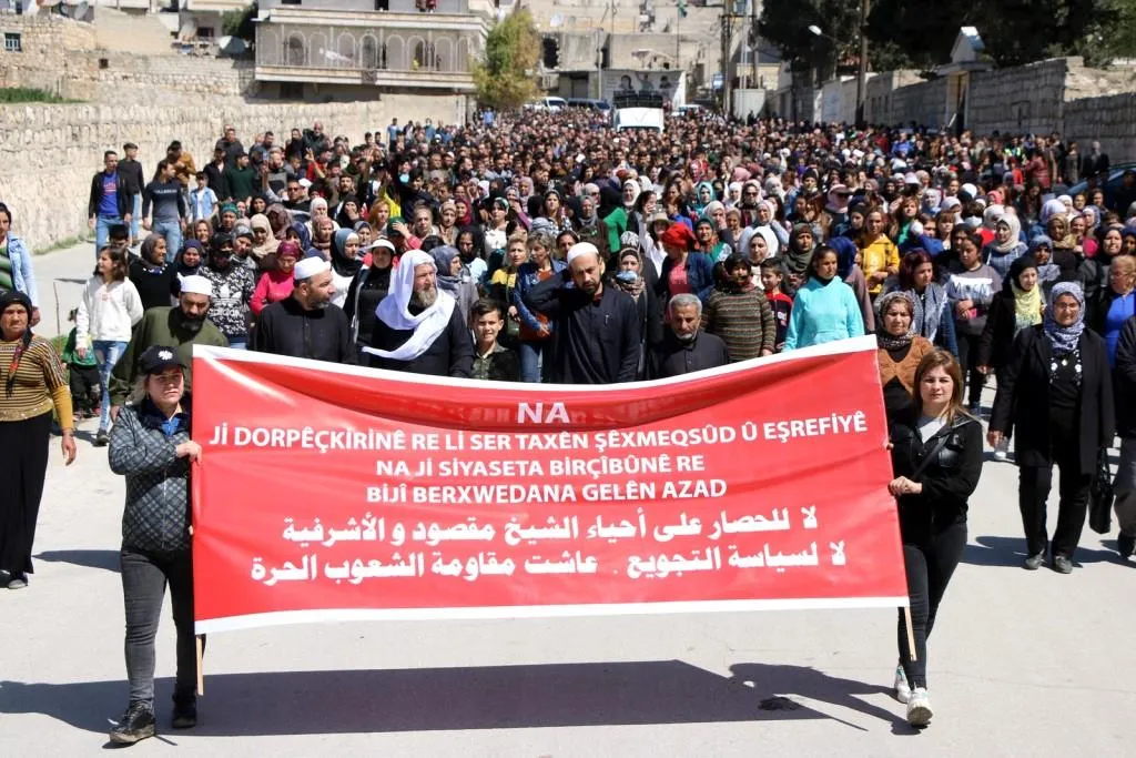 Şêniyên Qamişlo li dijî ambargoyê hevgirtina xwe bi koçberên Efrînê re nîşan da