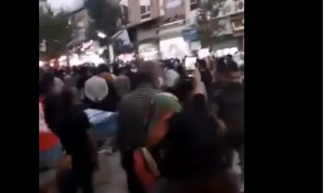 Li Seqiz û Sine şênî rejîma Îranê protesto kirin