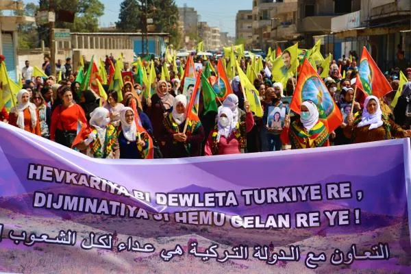 ‛PDK ji bo berjewendiyên madî û desthilatê şerê Tevgera Rizgariya Kurdistanê dike’