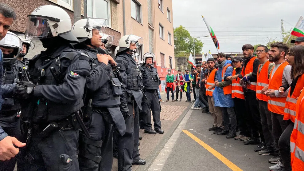 Polîsên Alman di têketina Kolnê de Meşa Dirêj asteng kir