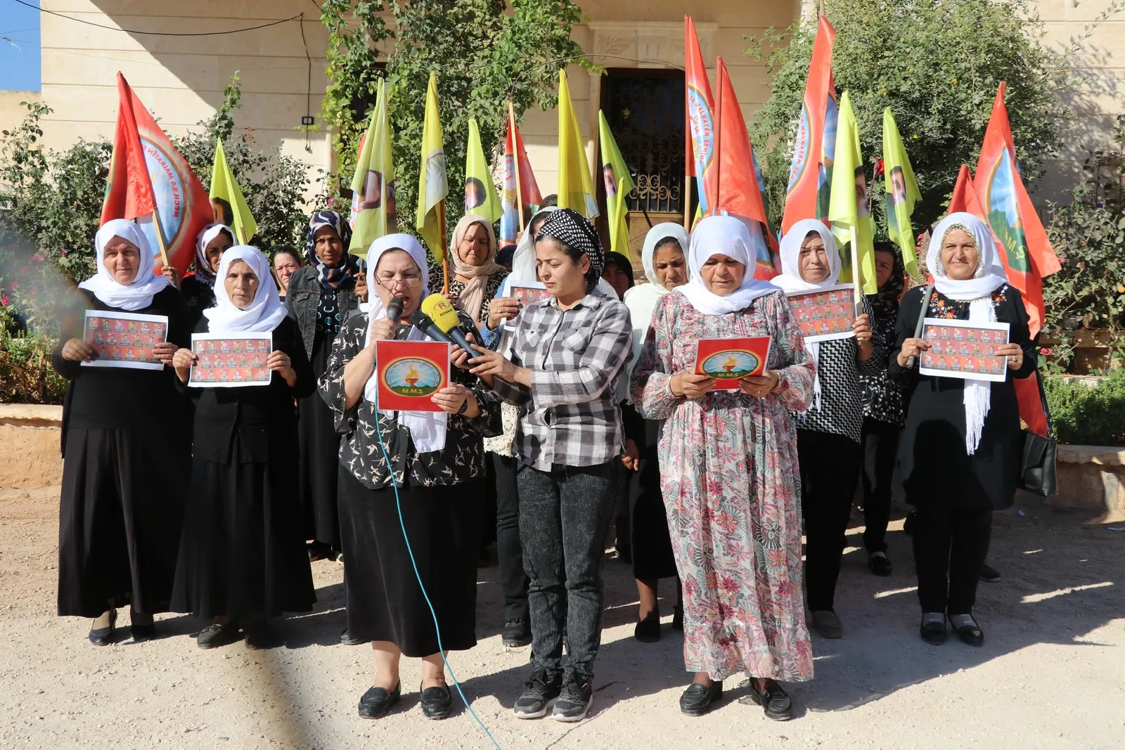 Dayikên Aştiyê yên herêma Efrînê êrişên kîmyewî şermezar kirin
