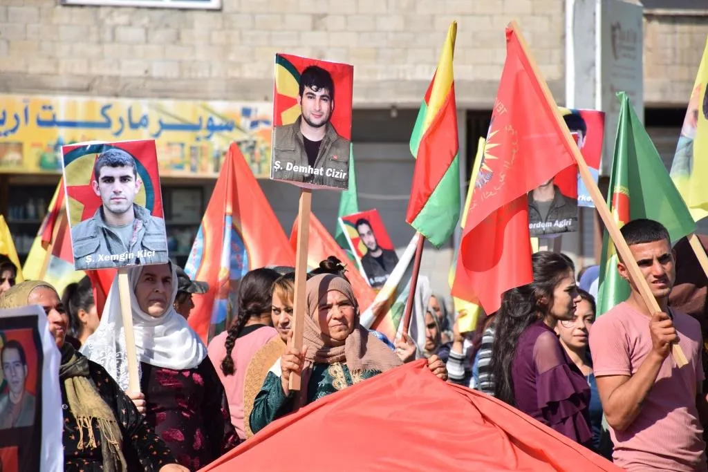 ​​​​​​​Şêniyên Kobanê ji bo gerîla meşiyan