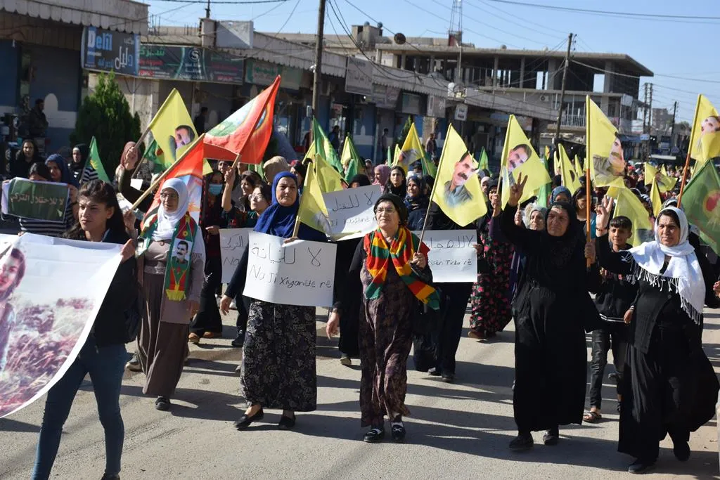 ​​​​​​​Li Qamişloyê xwepêşandanên girseyî li dijî bikranîna çekên kîmyewî