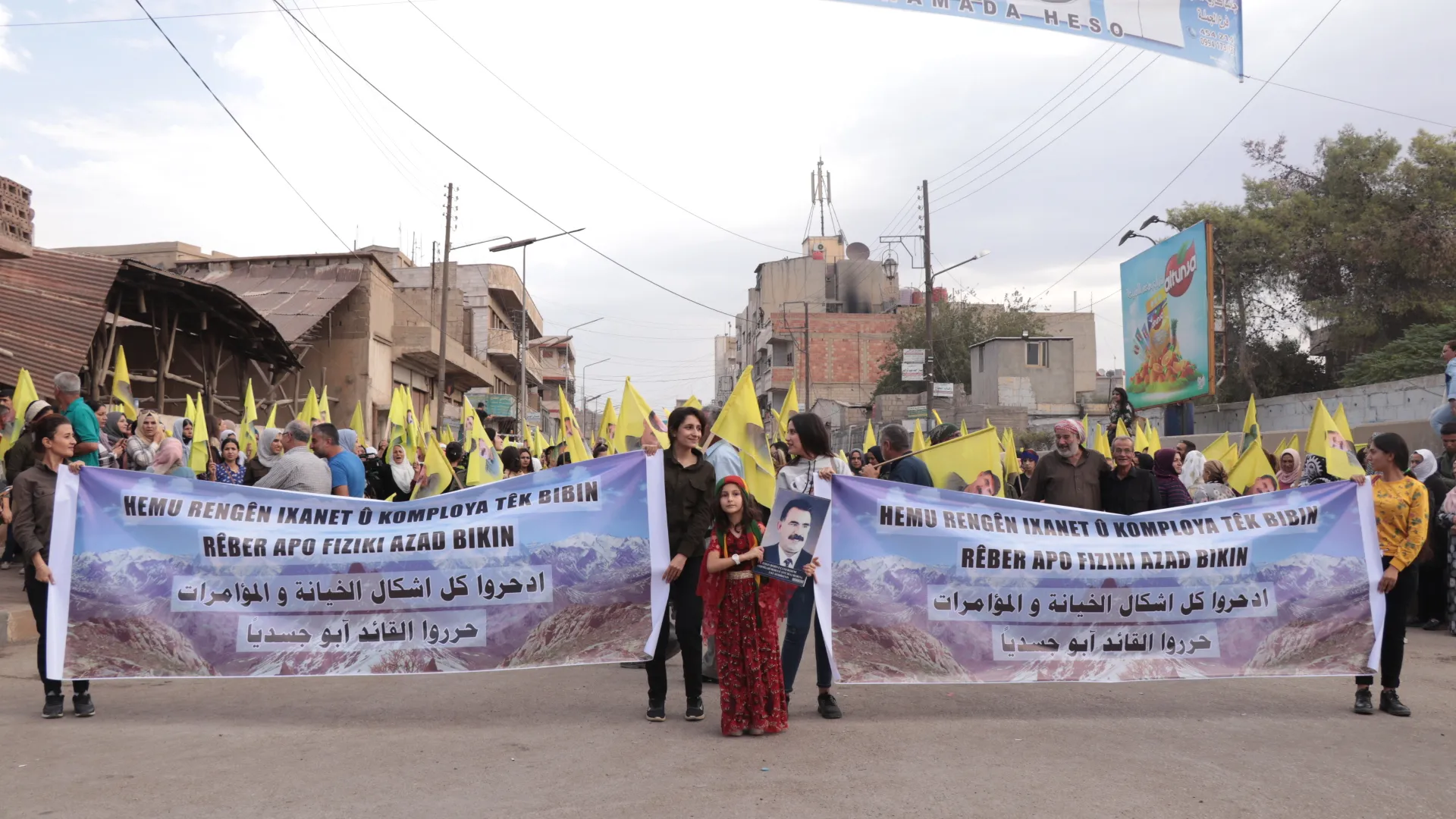 Li Qamişloyê bi hezaran bang kir: 'Bê serok jiyan nabe'