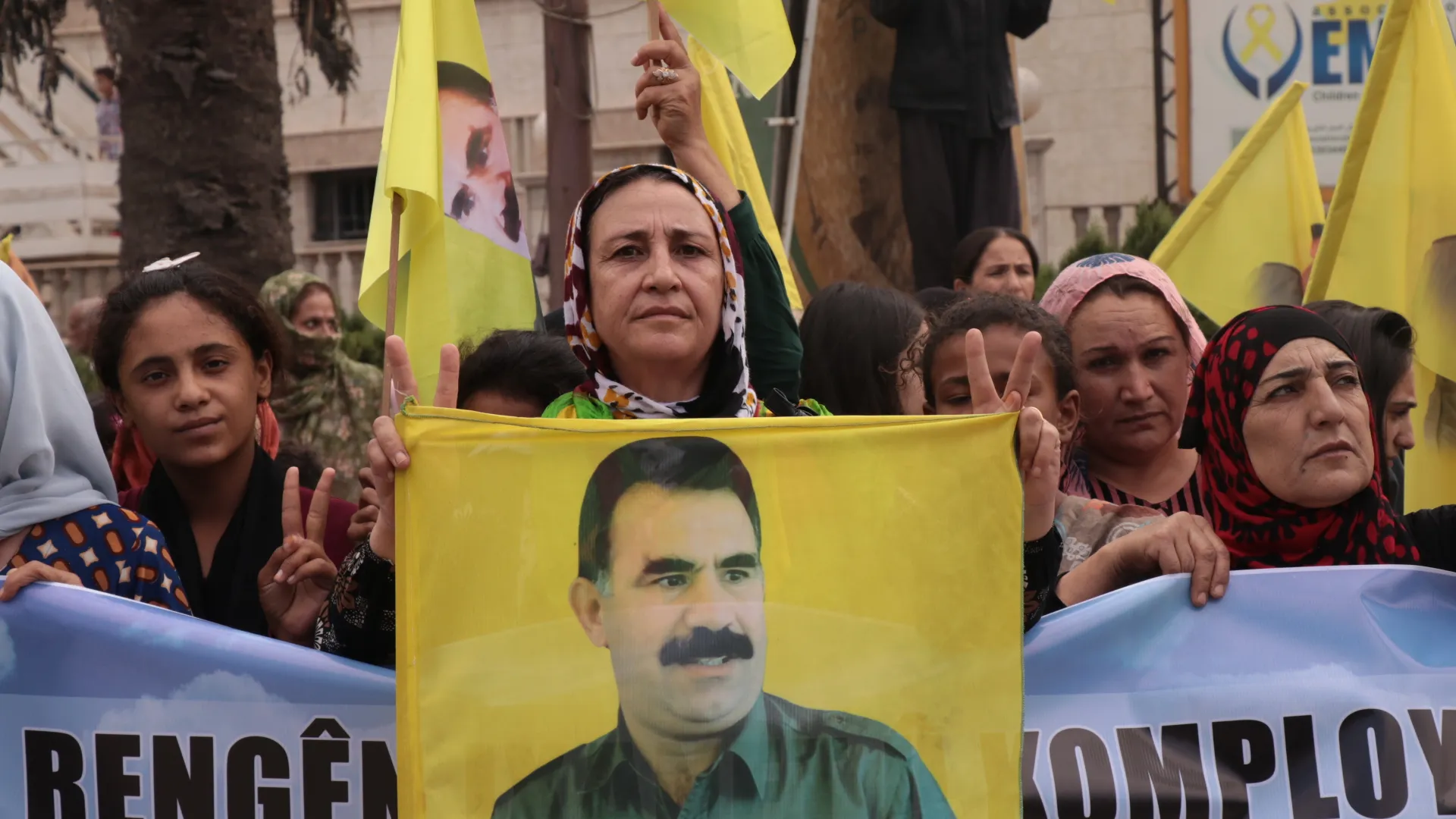 Li Qamişloyê bi hezaran bang kir: 'Bê serok jiyan nabe'