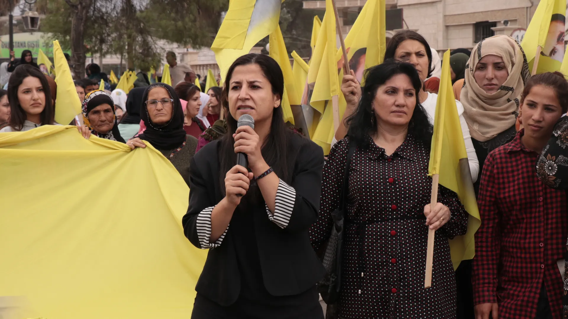 Li Qamişloyê bi hezaran bang kir: 'Bê serok jiyan nabe'