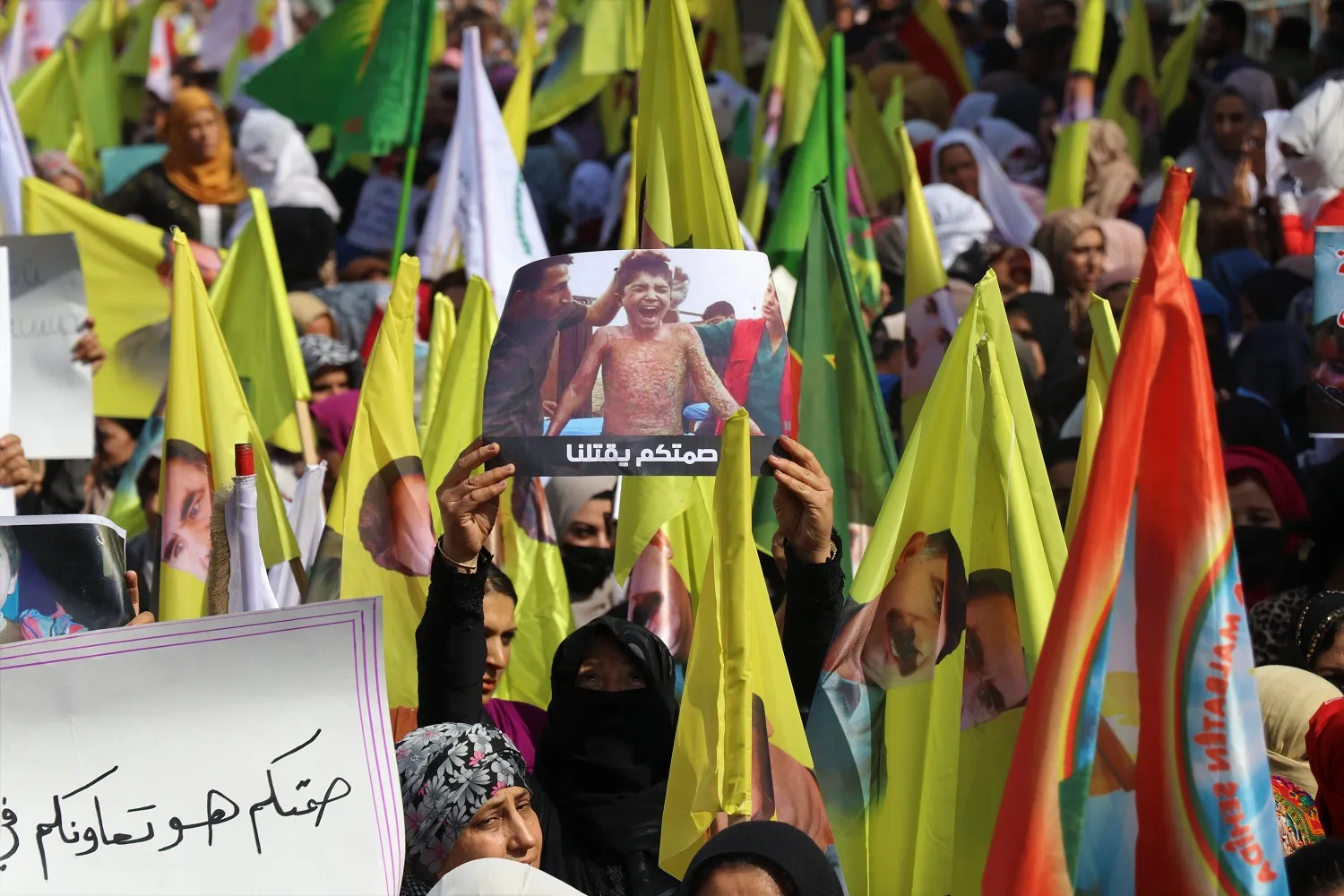 ​​​​​​​Li Qamişloyê bi hezaran kes li dijî êrişên dagirkeriya Tirk daketin qadan - HATE NÛKIRIN