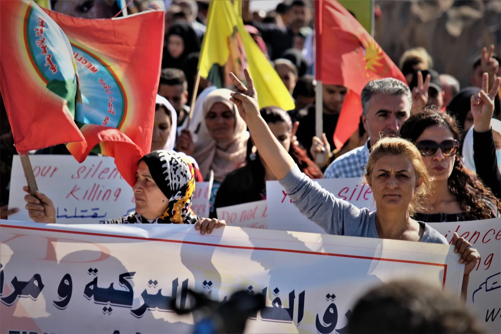 Li Hesekê bi hezaran bang kir: Bêdnegiya we hevkariya ji bo qirkirina me ye