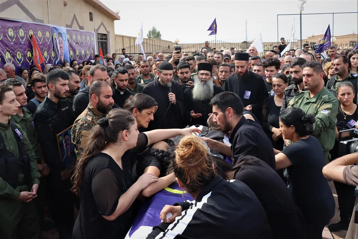 Şêniyên Hesekê cenazeyê şehîd Aryo spart axê