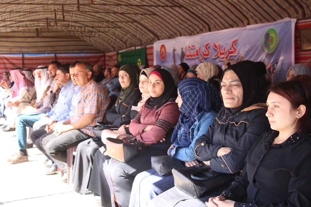 Şêniyên Minbicê bikaranîna çekên kîmyewî şermezar kir