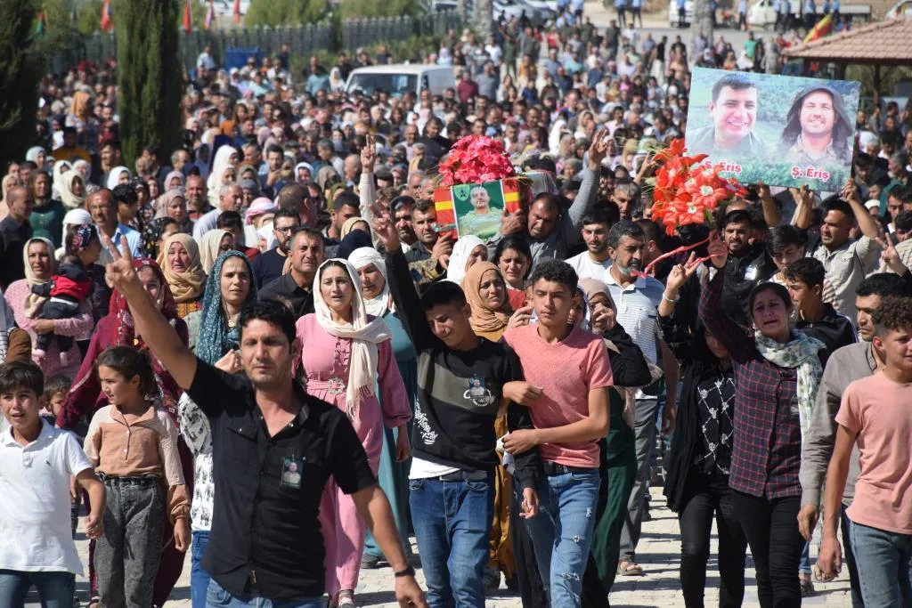 Şehîd Êriş Hemdûş li Kobanê bi merasimekê hat oxirkirin