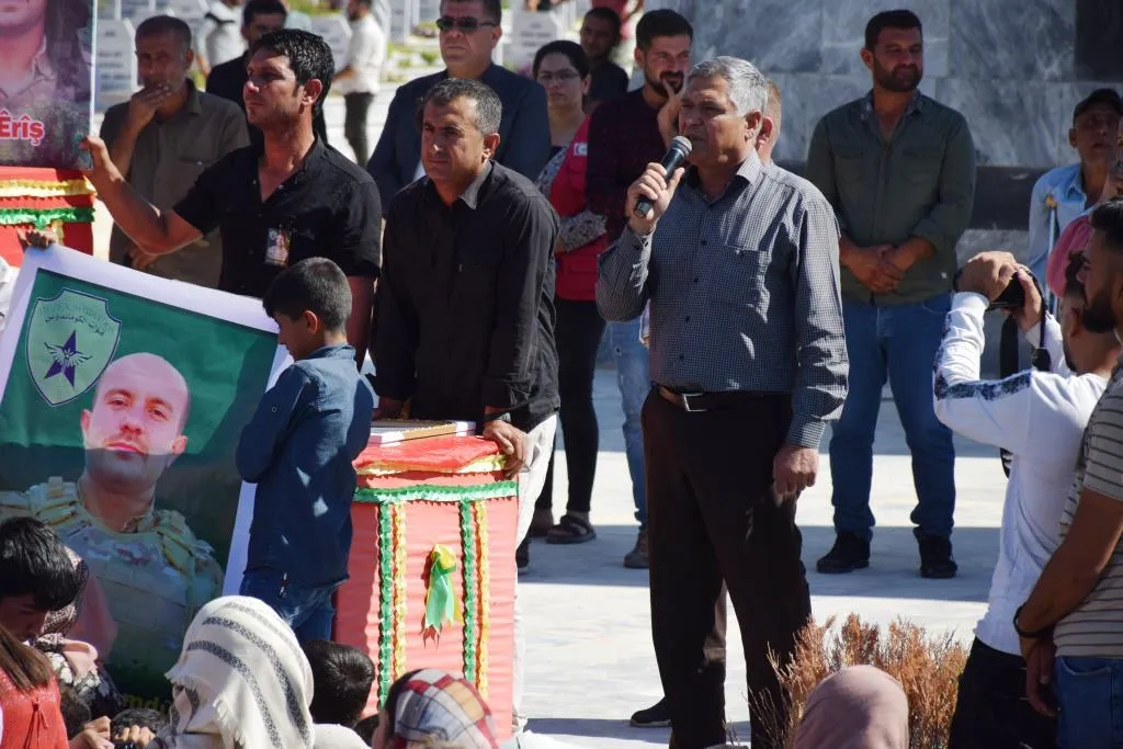 Şehîd Êriş Hemdûş li Kobanê bi merasimekê hat oxirkirin