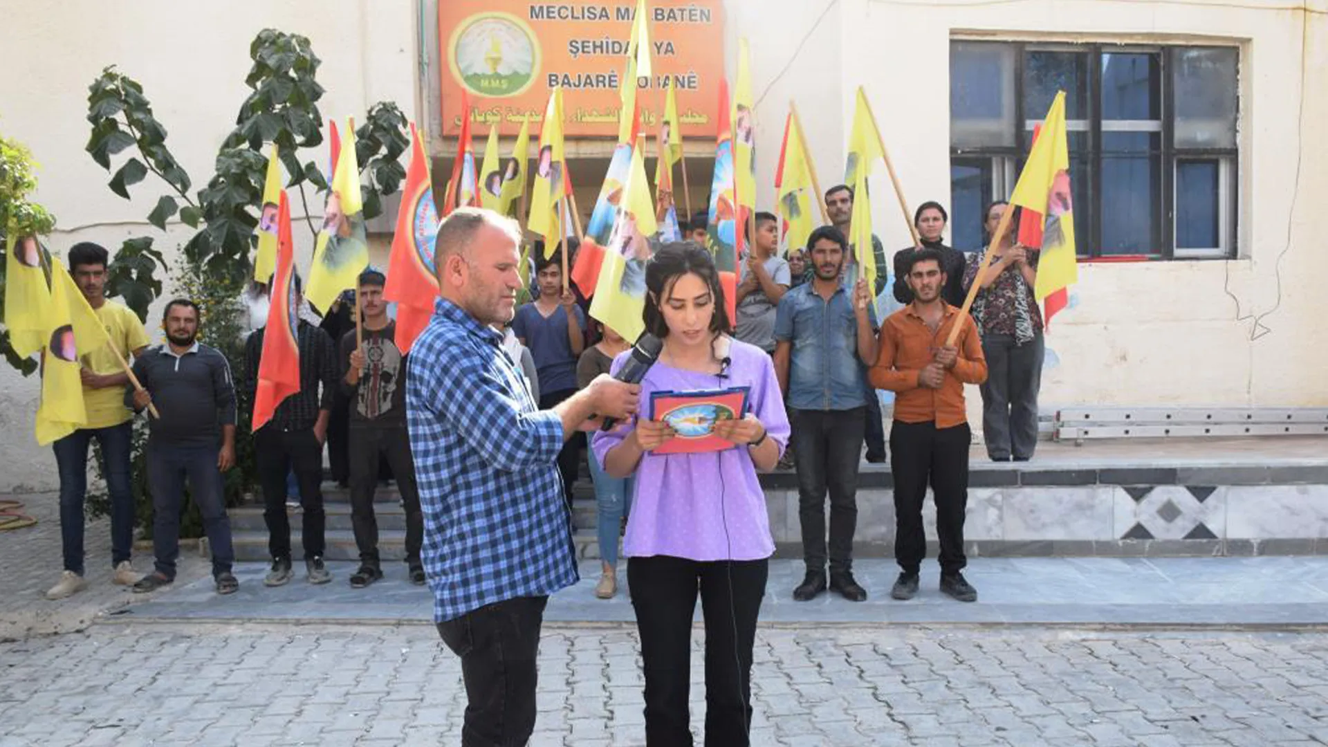 Zarok, xwişk û birayên şehîdan êrişên balafirên bêmirov ên dewleta Tirk şermezar kirin