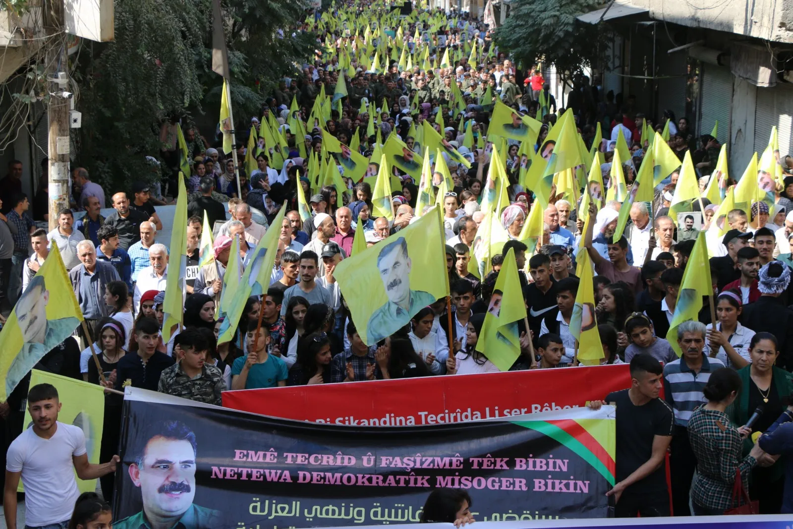 ​​​​​​​Şêniyên Şêxmeqsûd û Eşrefiyê bi meşeke girseyî komploya navneteweyî şermezar kir
