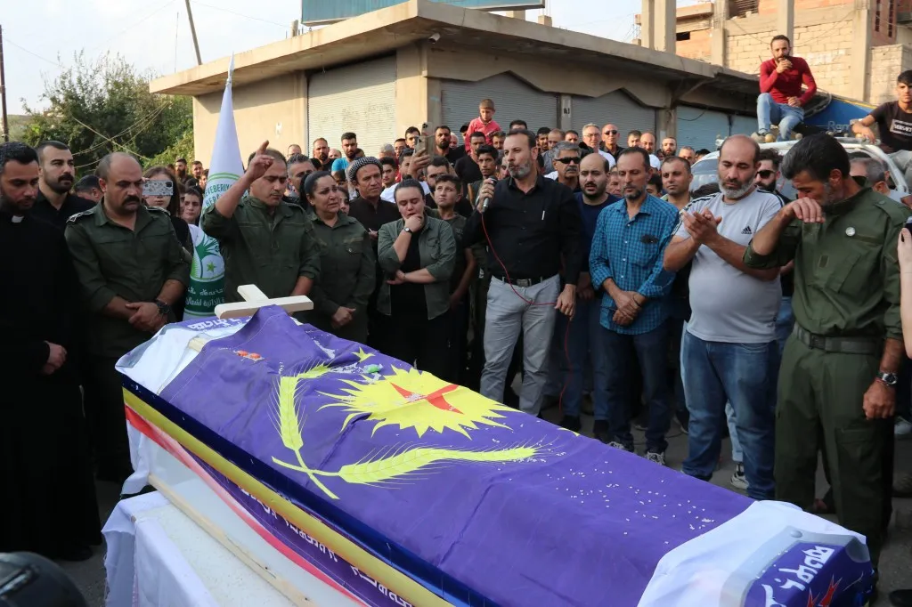 Pêkhateyên Dêrikê cenazeyê şehîd Aryo ber bi Hesekê ve oxir kir