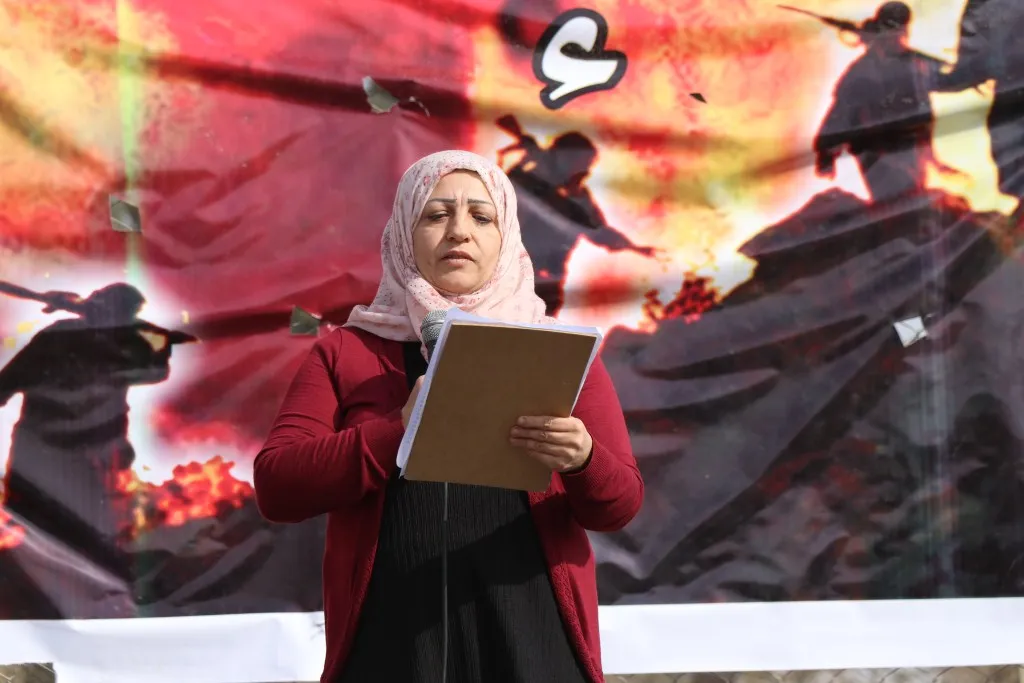 Şêniyên Minbicê êrişên dewleta Tirk ên bi çekên kîmyewî şermezar kirin