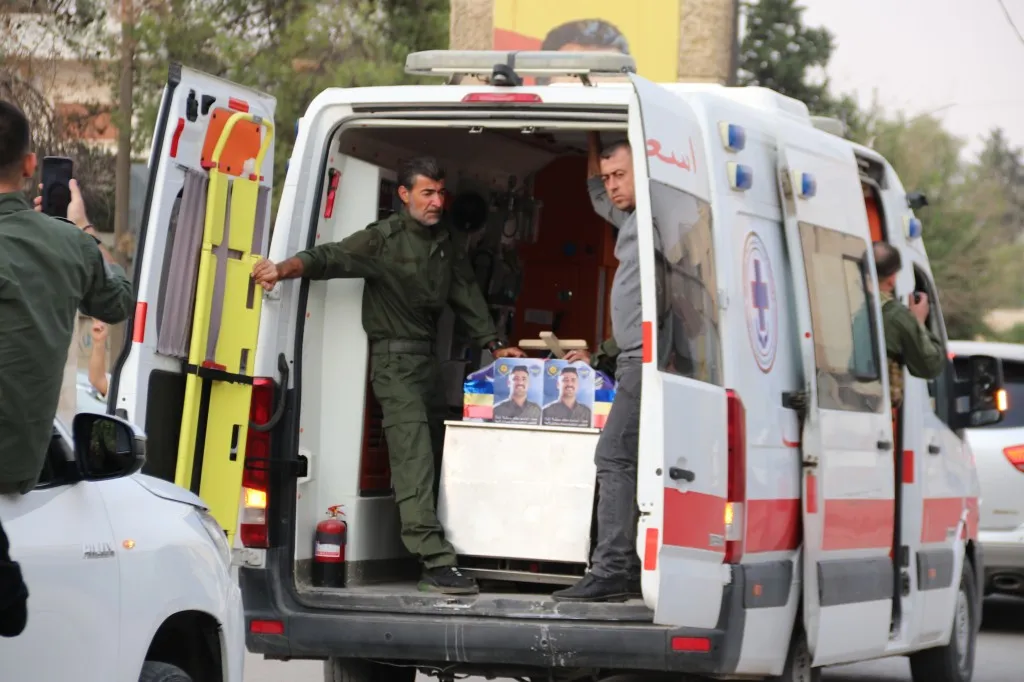 Pêkhateyên Dêrikê cenazeyê şehîd Aryo ber bi Hesekê ve oxir kir