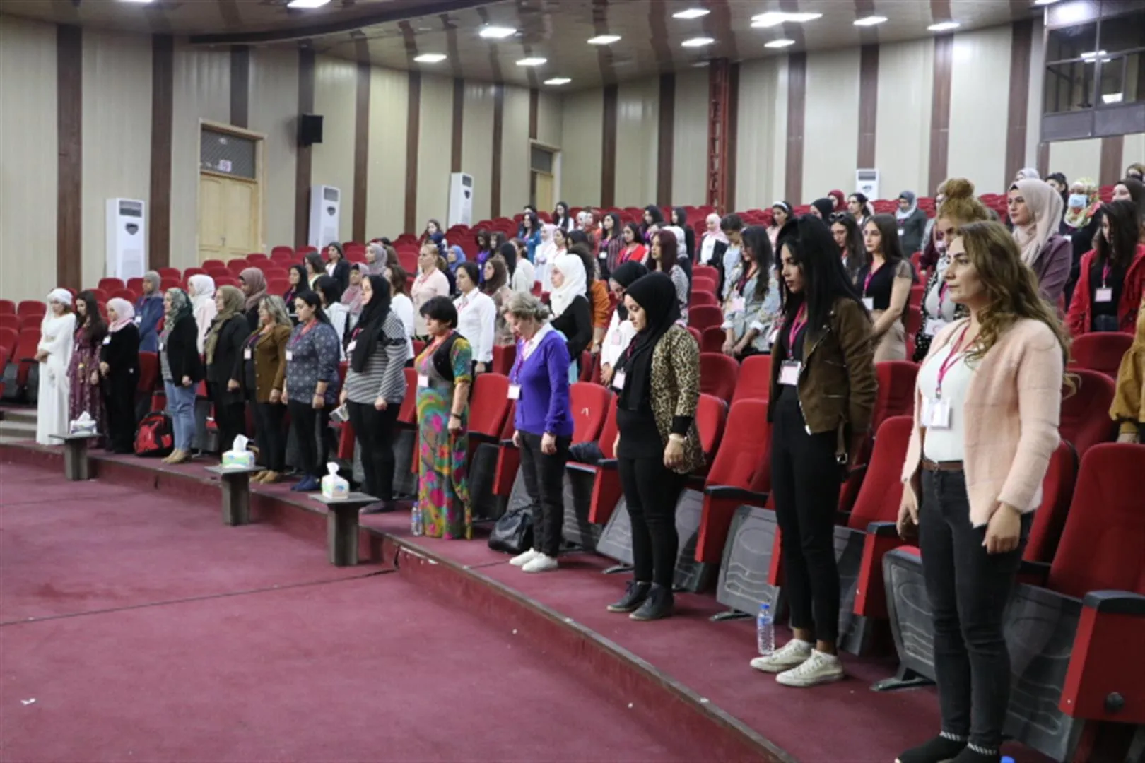 Komîteya jinan a Heyva Sor a Kurd panelek li penceşêra sîng li dar xist