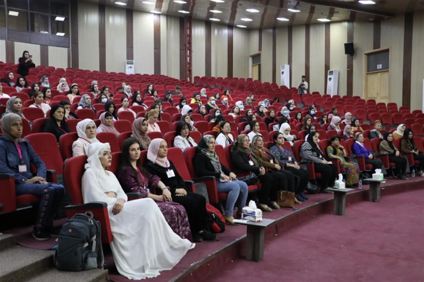 Komîteya jinan a Heyva Sor a Kurd panelek li penceşêra sîng li dar xist