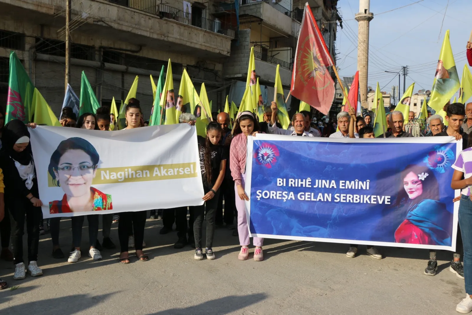 Ciwanên Helebê: Hêzên desthilatdar di şexsê jinan de şerê civakê dikin