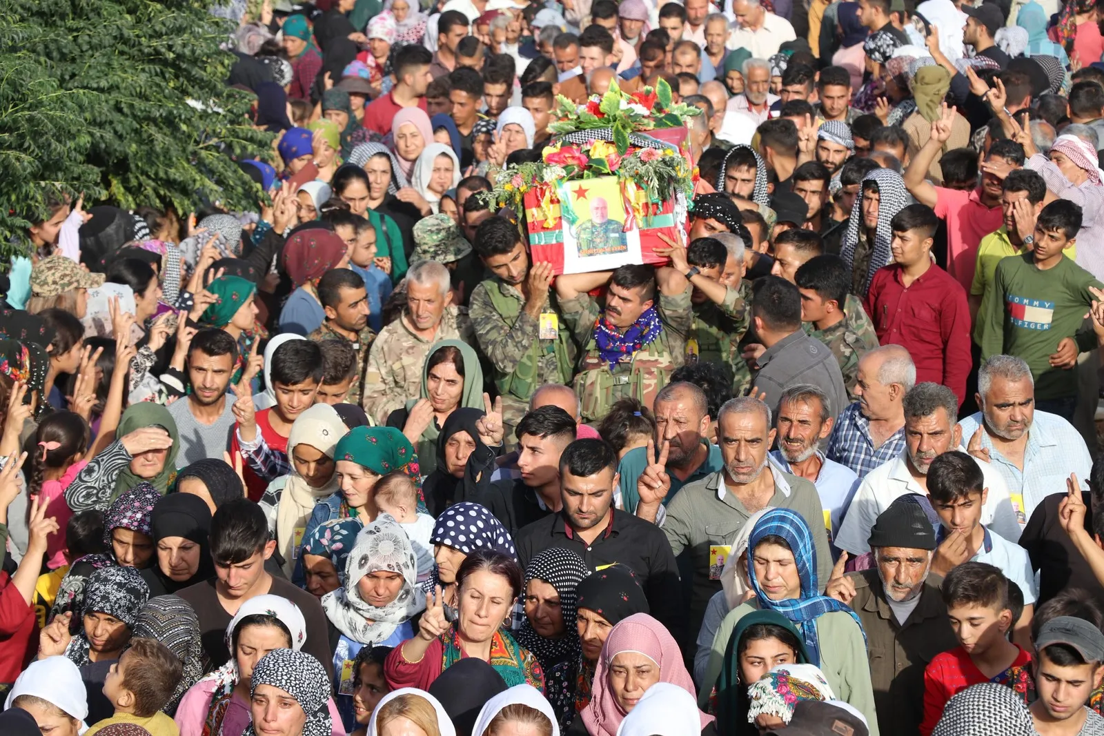 ​​​​​​​Cenazeyê şehîd Zinar Efrîn li Şehbayê hat oxirkirin
