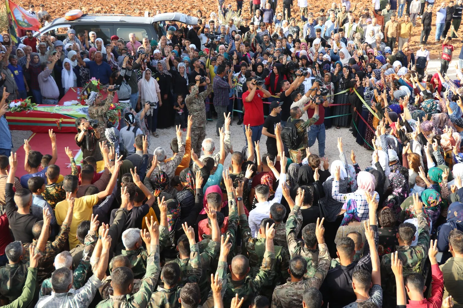 ​​​​​​​Cenazeyê şehîd Zinar Efrîn li Şehbayê hat oxirkirin