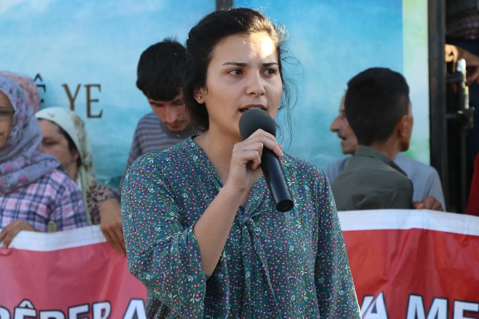 ​​​​​​​Jinên Efrînê li dijî qetilkirina Nagîhan Akarsel meşiyan