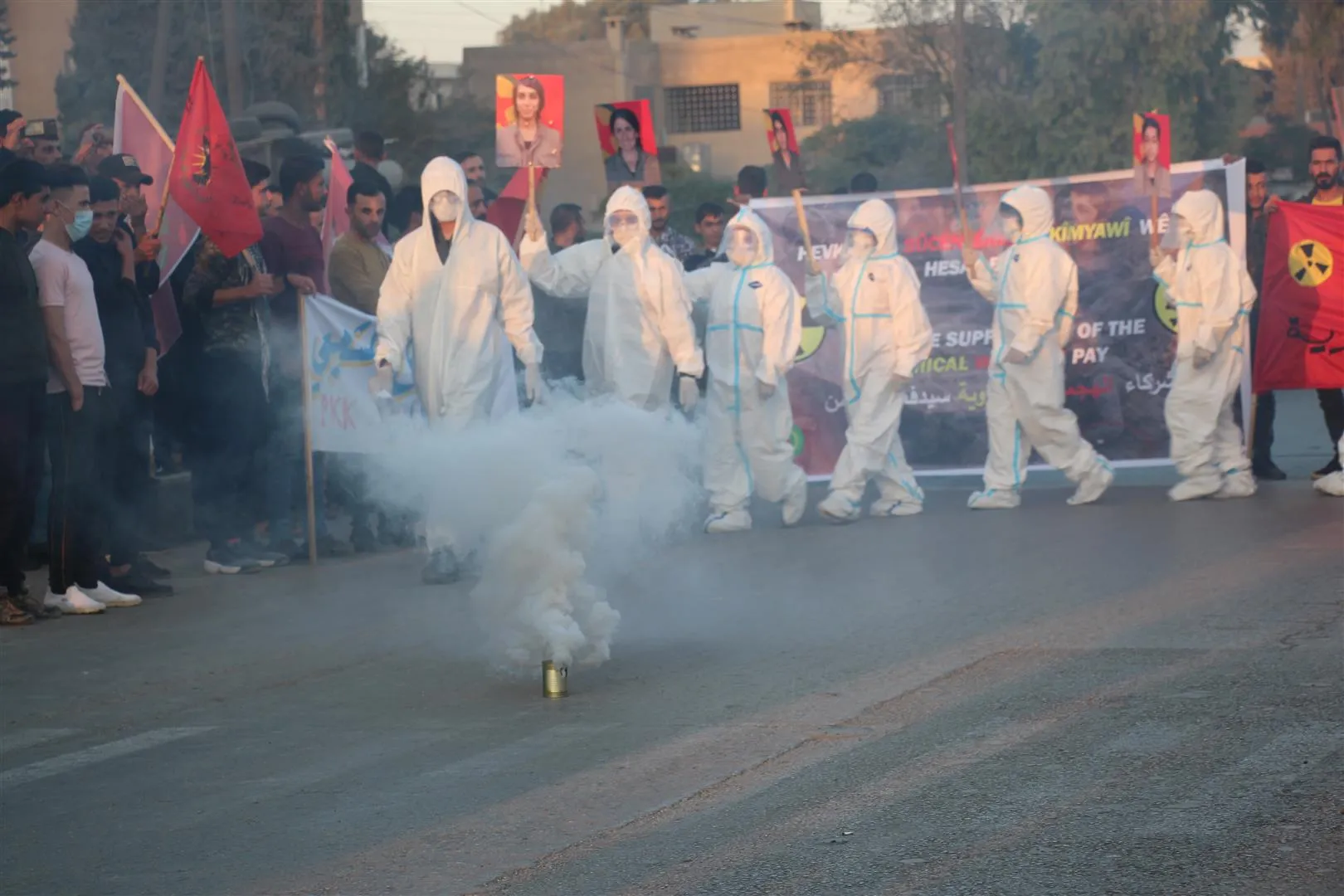 Ciwanên Minbicê bi şanoyekê bal kişandin ser êrişên dewleta Tirk ên bi çekên kîmyewî