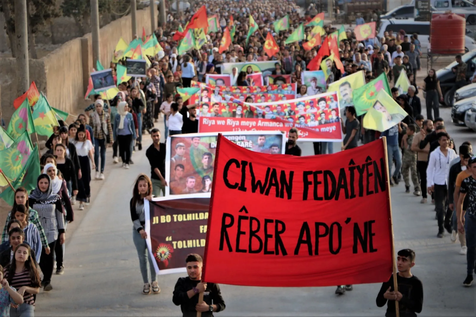 ​​​​​​​Xelkê herêma Efrînê li hember êrişên kîmyewî yên dagirkeriya Tirk derket