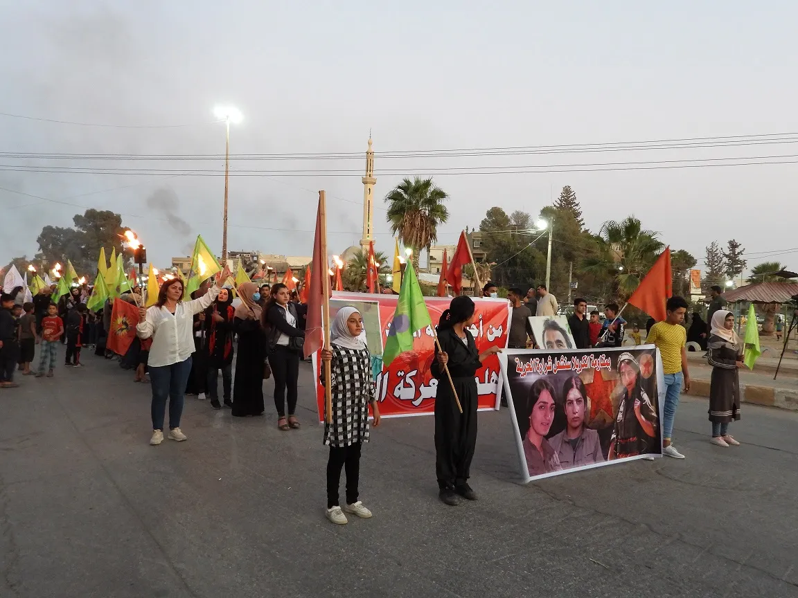 Li Tebqayê bi meşeke bi meşelayan êrişên dagirkeriya Tirk hat şermezarkirin