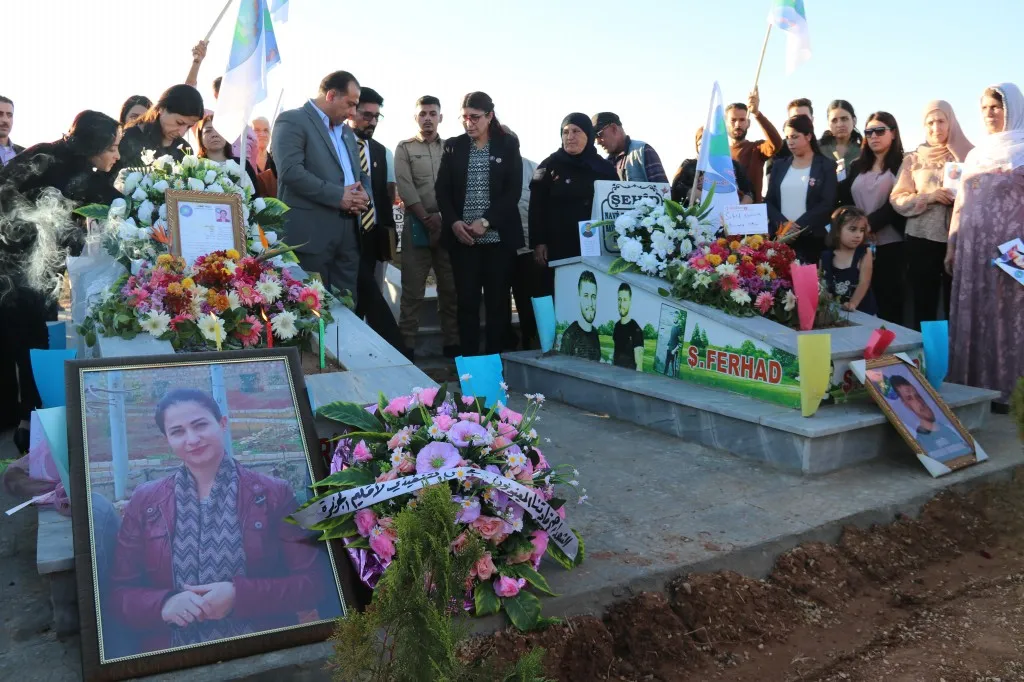 ​​​​​​​Partiya Sûriya Pêşerojê şehîd Hevrîn Xelef li Tebqa û Dêrikê bi bîr anî