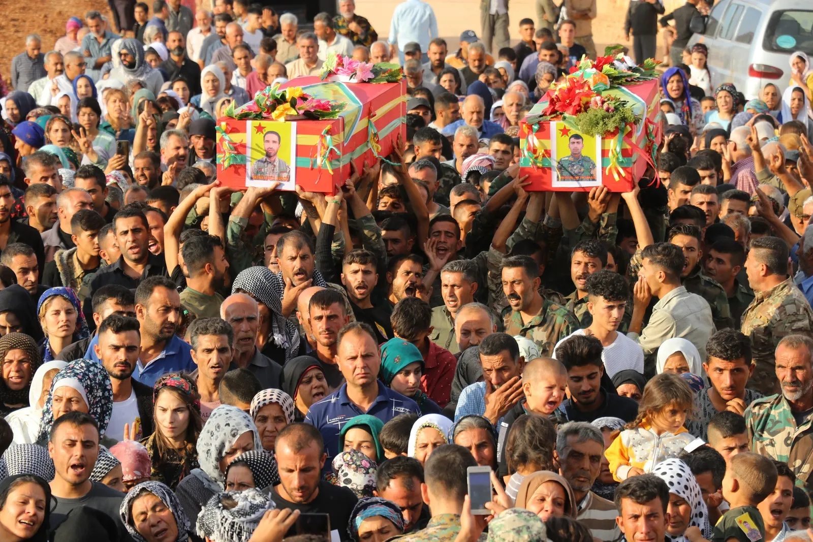 Şêniyên herêma Efrînê cenazeyên şehîd Zinar û Egîd oxir kirin