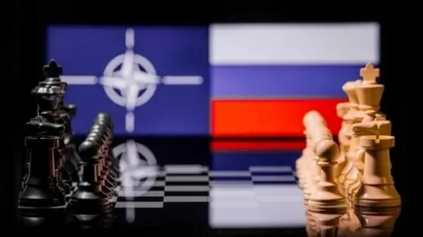 Rûsya xwe amade dike, DYA şer gur dike, Ewropa jî bi fikar e; Gelo rewş ber bi ku ve diçe?