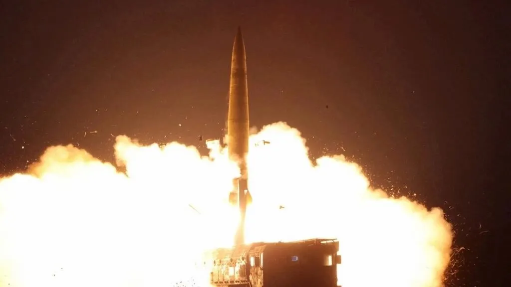 Koreya Bakur fuzeya balîstîk avêt