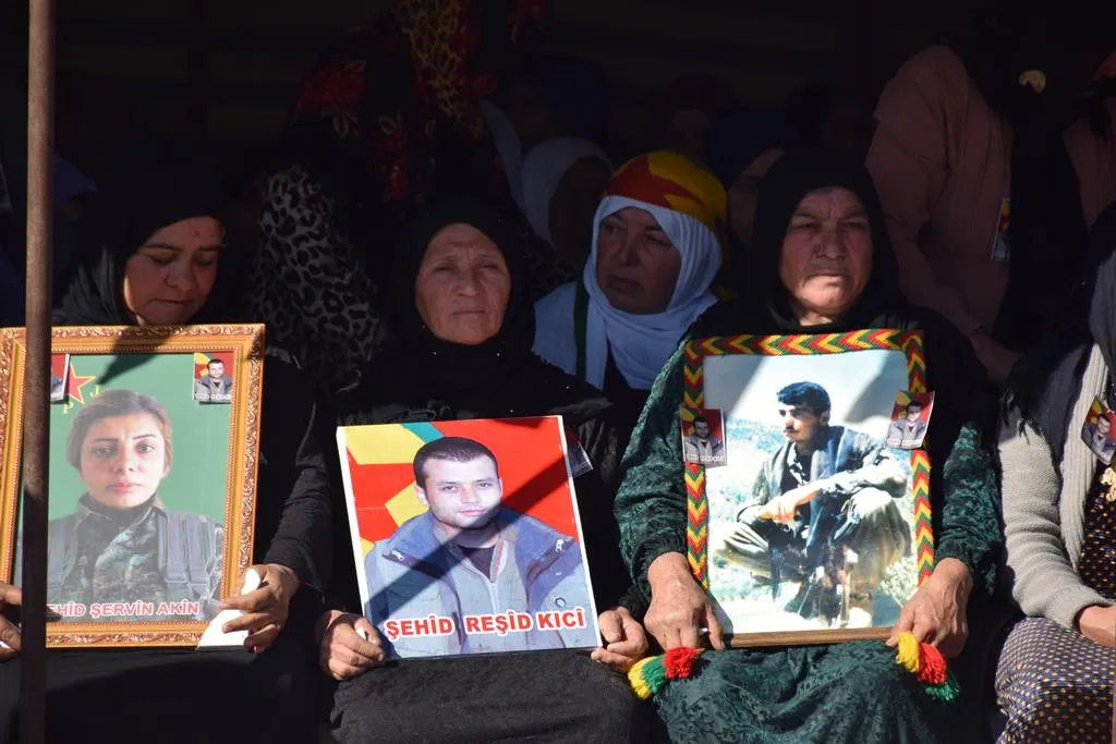 ​​​​​​​Şêniyên Qamişloyê sersaxî da malbata şehîd Zinar Şahîn