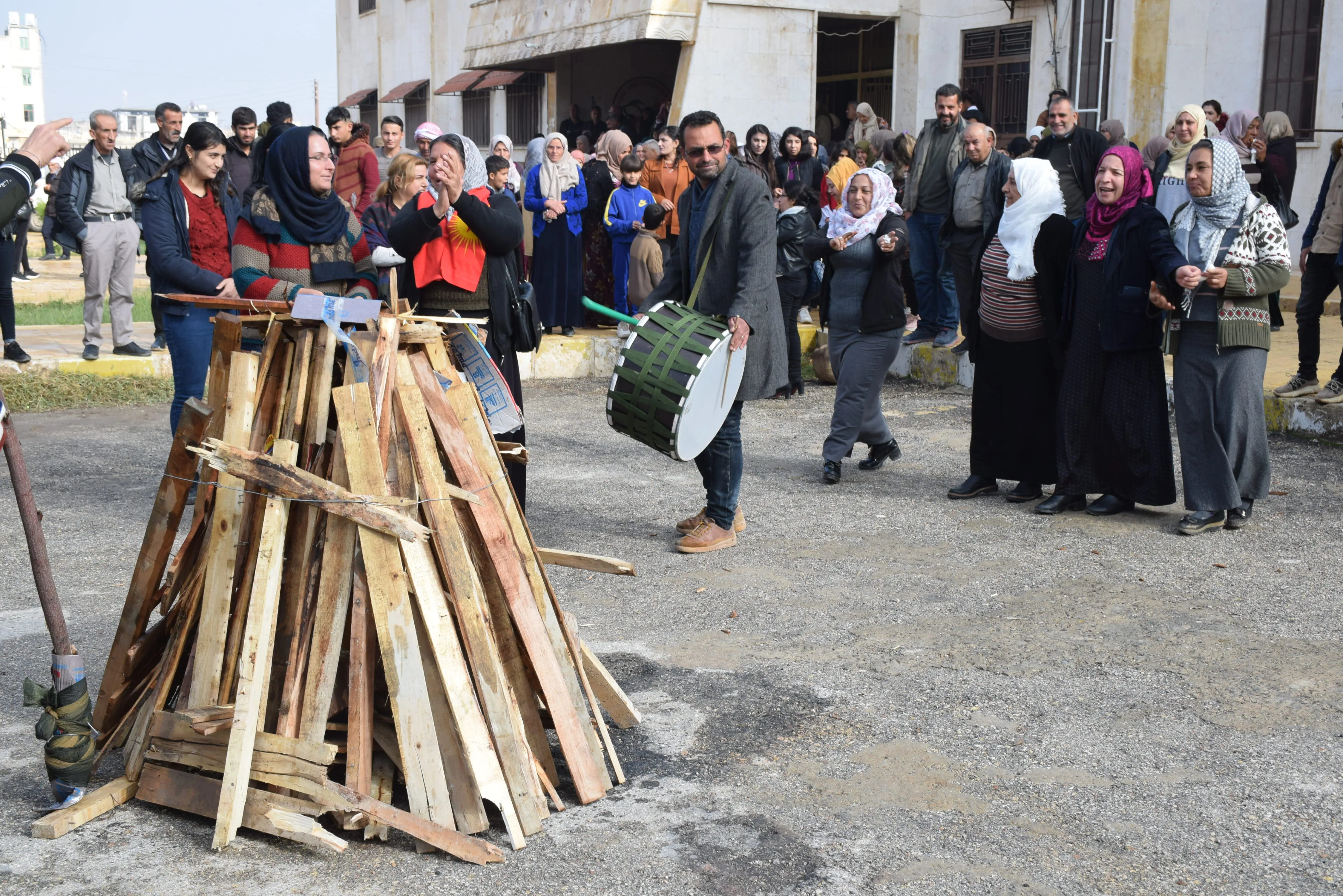 Şêniyên Kobanê salvegera damezirandina PKKʹê pîroz kir