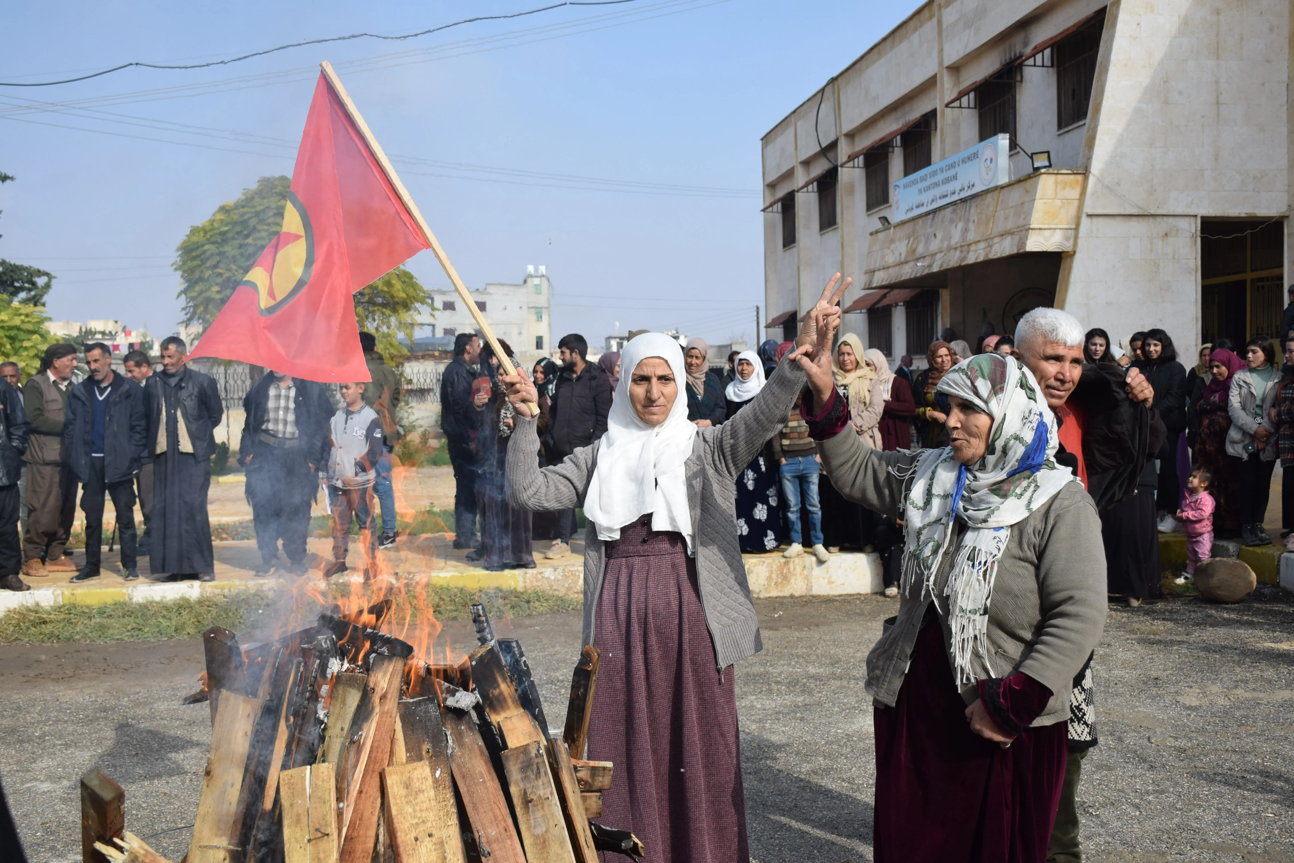 Şêniyên Kobanê salvegera damezirandina PKKʹê pîroz kir
