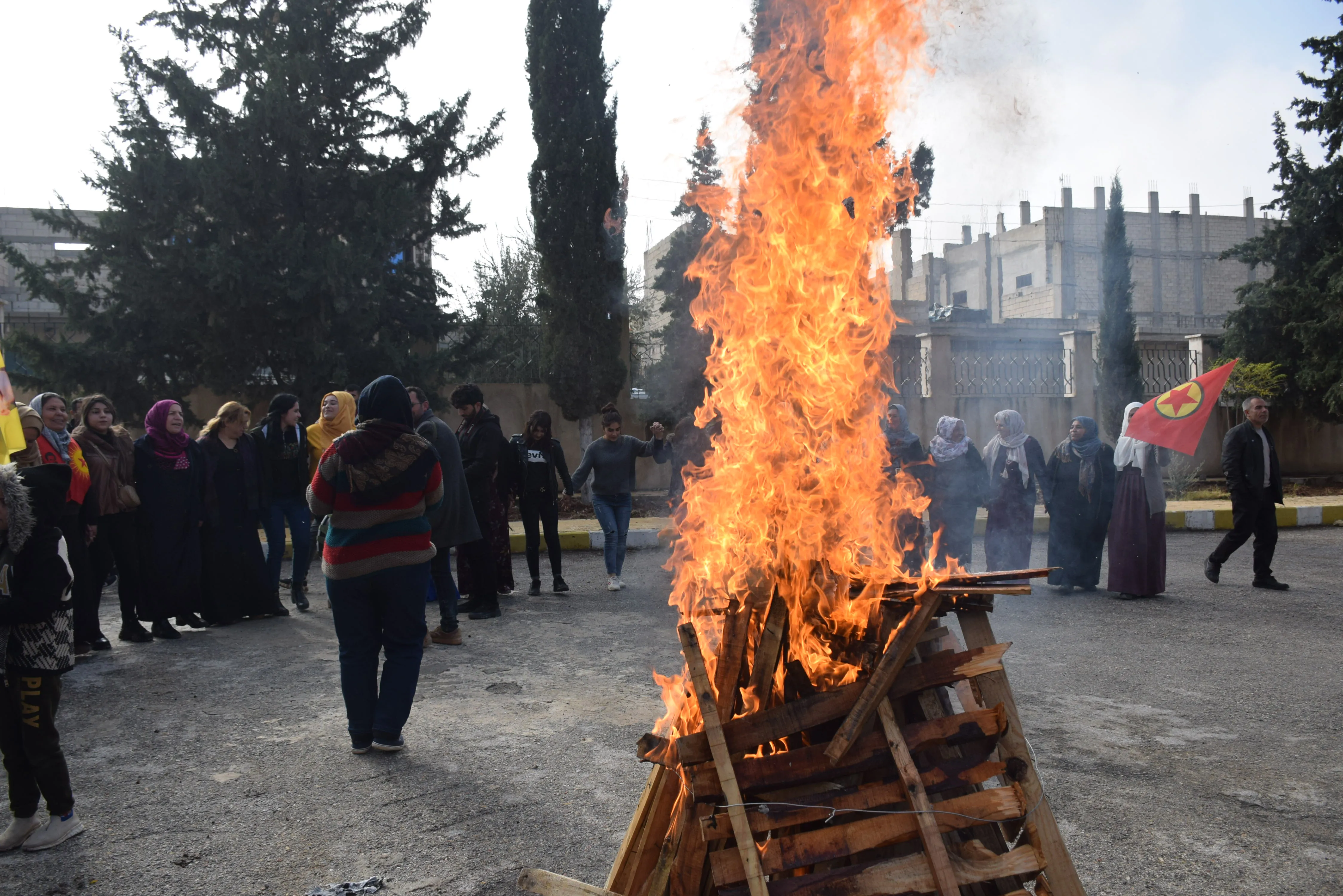 Şêniyên Kobanê salvegera damezirandina PKKʹê pîroz kir