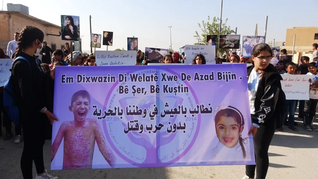 Zarokên Eyn Îsayê 'Erdogan kujerê zarokan e' qêriyan-HATE NÛKIRIN