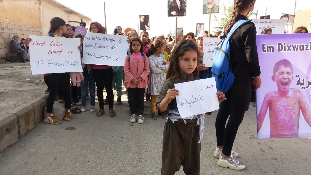 Zarokên Eyn Îsayê 'Erdogan kujerê zarokan e' qêriyan-HATE NÛKIRIN