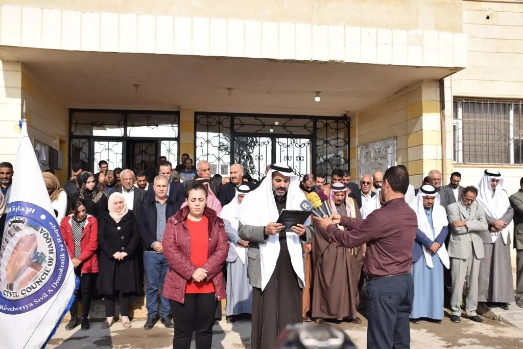Meclisa Sivîl a Reqayê û rûspiyên eşîran êrişên li ser herêmê şermezar kirin