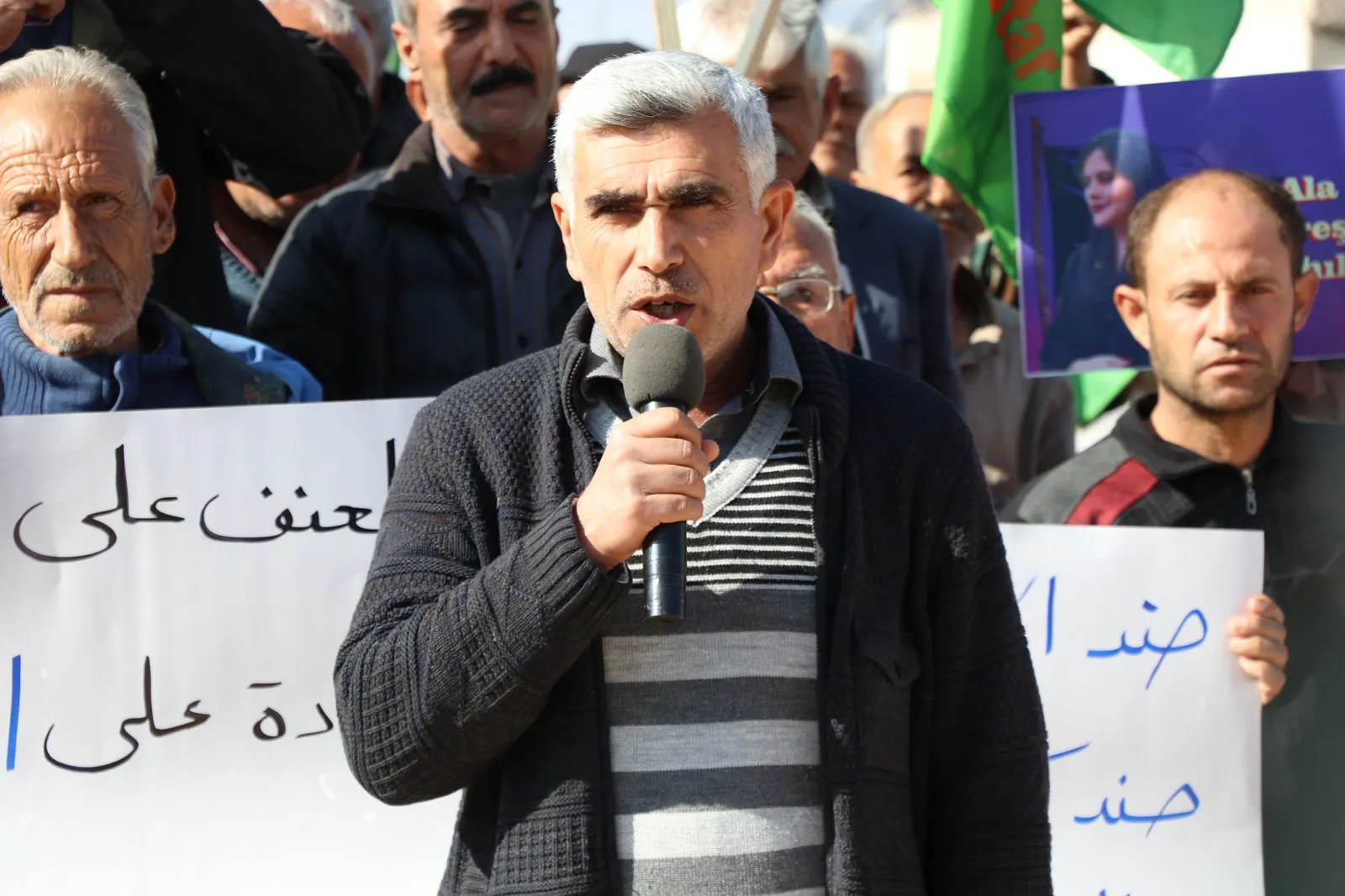 ​​​​​​​Mêr li dijî tundiya li ser jinan meşiyan