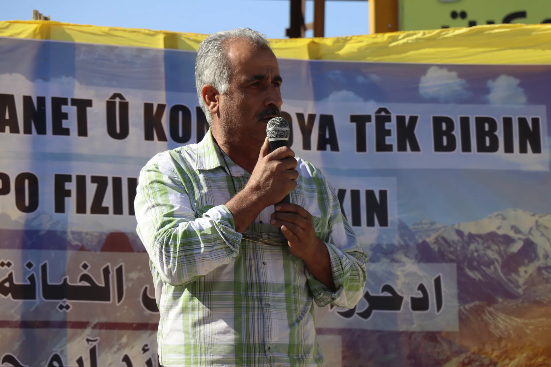 Pêkhateyên Qamişloyê li dijî tecrîda li ser rêber Ocalan meşiyan