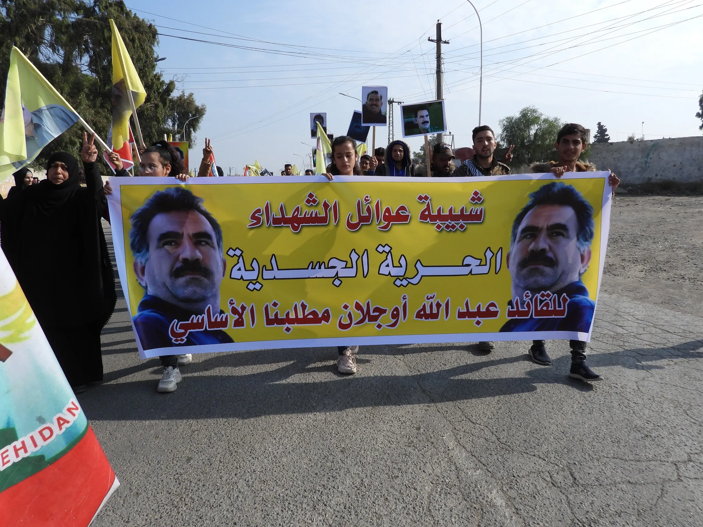 Şêniyên Tebqayê bi meşekê azadiya fîzîkî ya rêber Ocalan xwest