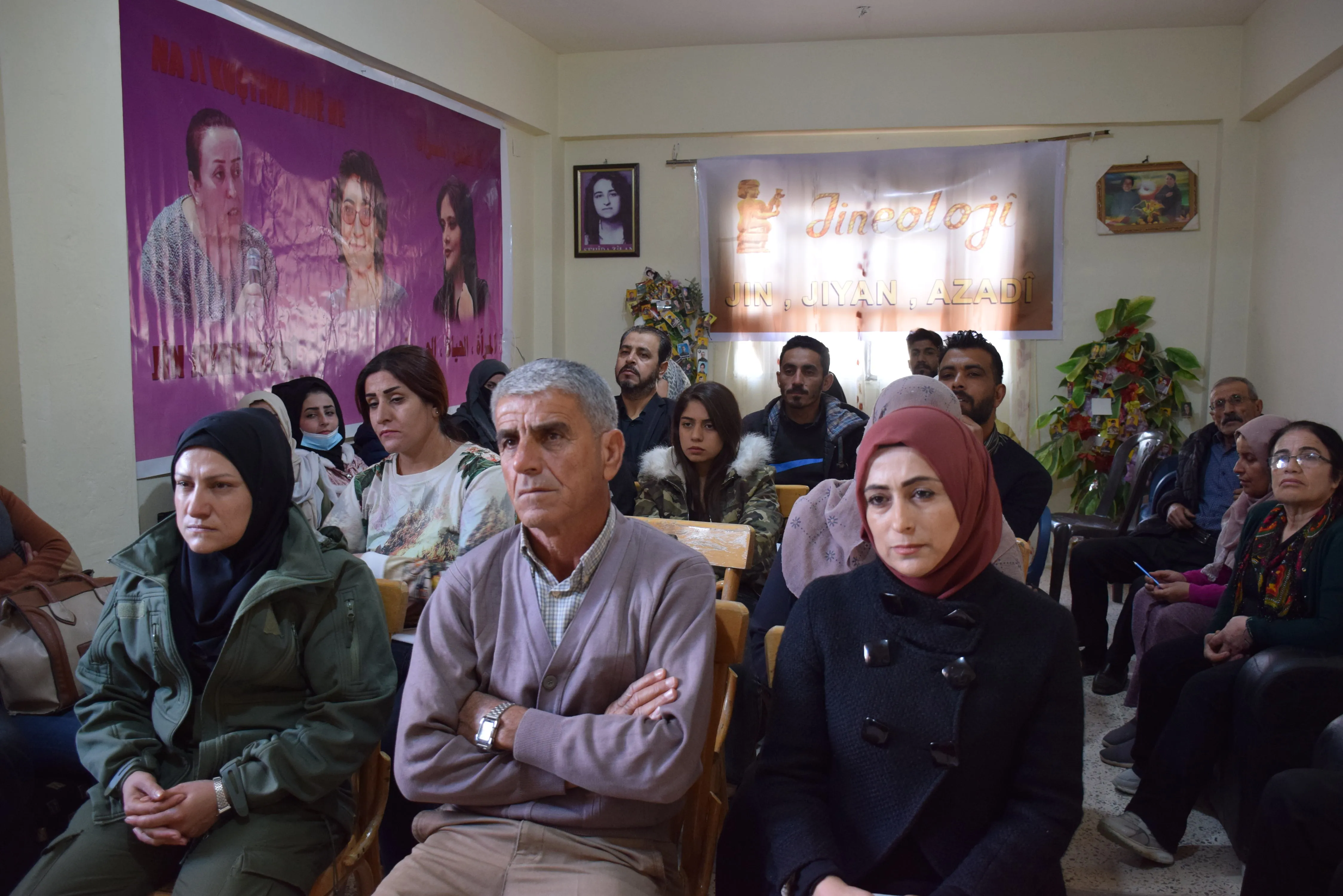 Li Qamişloyê rêzesemînerên li ser 25′ê Mijdarê