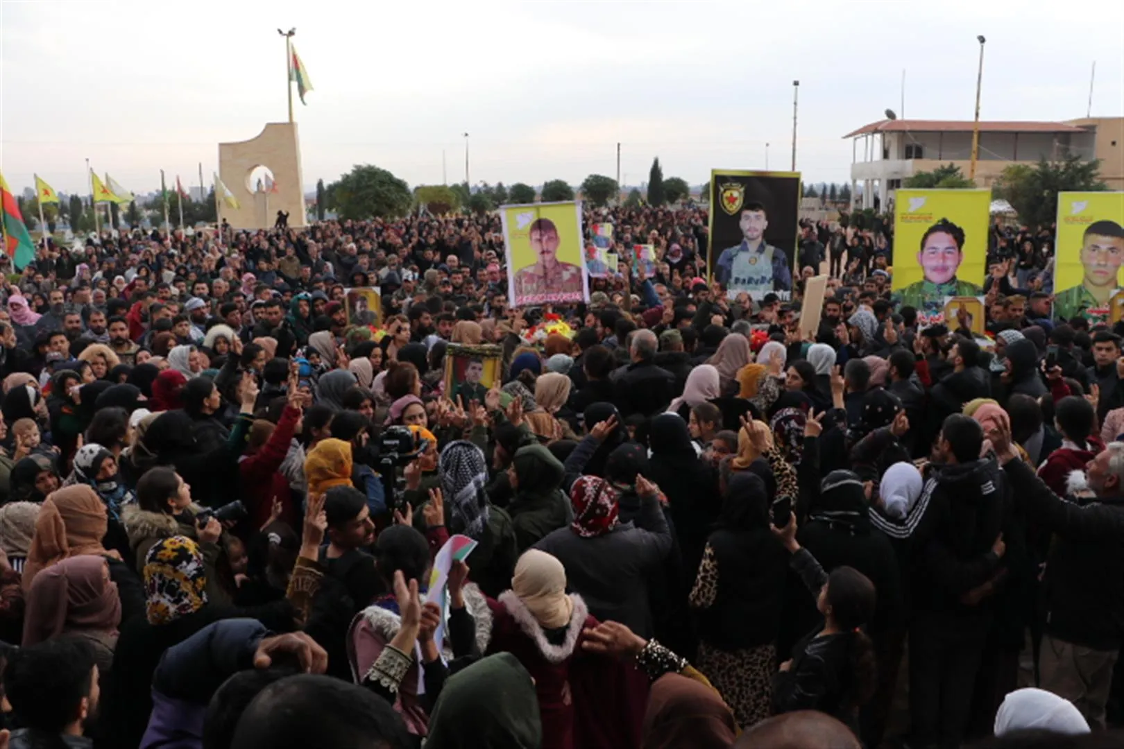 ​​​​​​​Li Hesekê 5 şehîd hatin oxirkirin