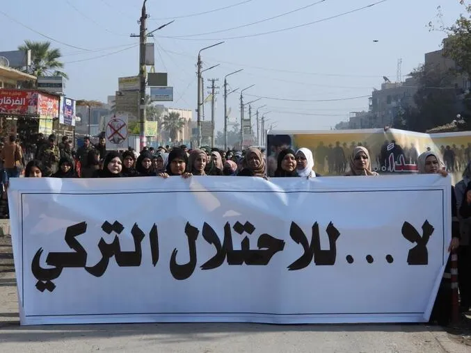 Bi hezaran şêniyên Reqa, Tebqa û Dêrazorê li dijî êrişan derketin