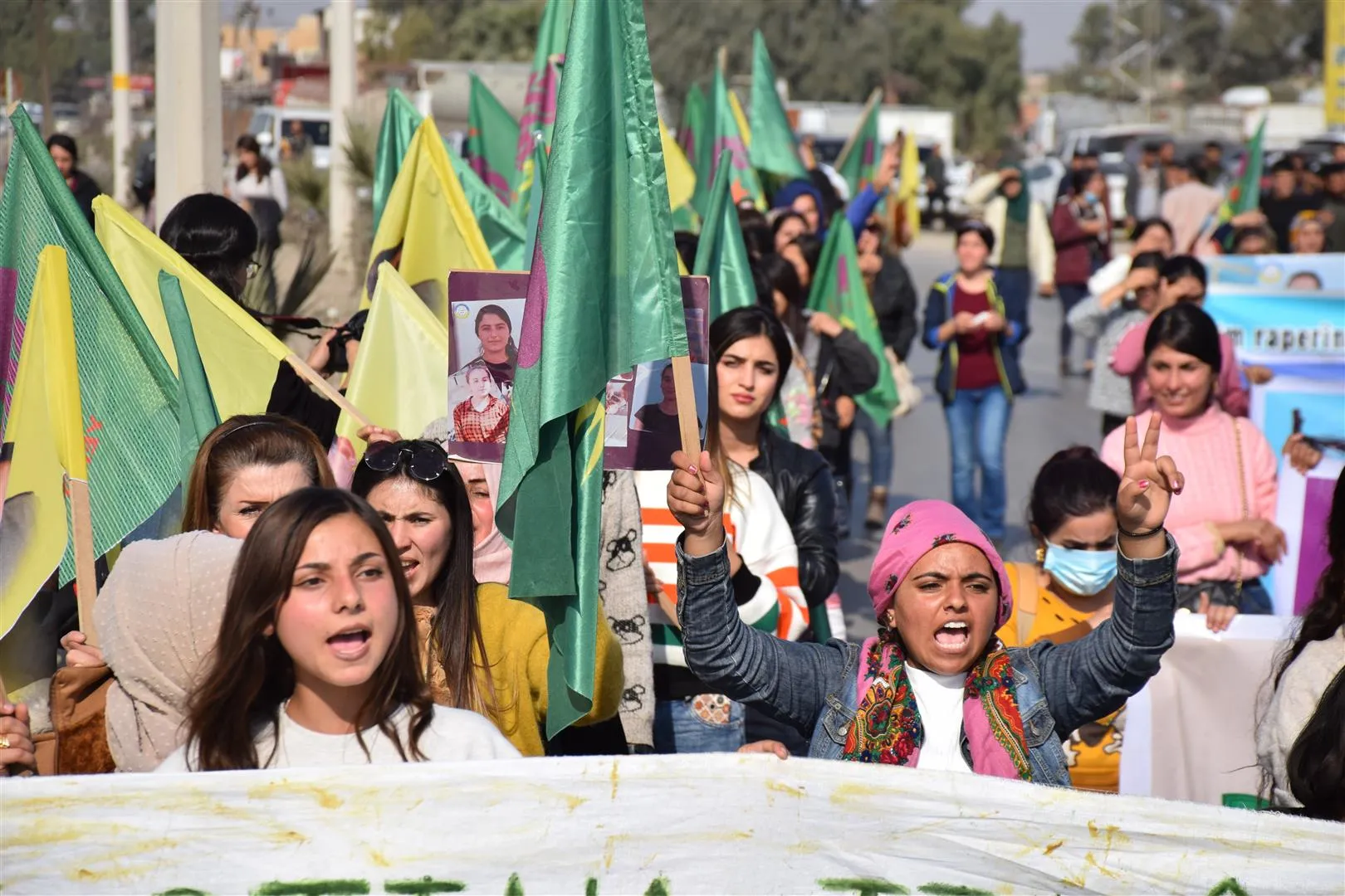 Li Hesekê çalakiyên bi dirûşma "Jin, Jiyan, Azadî"